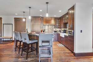 コンドミニアム 3 ベッドルーム | 専用キッチン | 冷蔵庫、オーブン、コーヒー / ティーメーカー、トースター