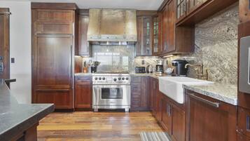 Lakás, 3 hálószobával | Privát konyha | Hűtőszekrény, sütő, kávé-/teafőző és kenyérpirító