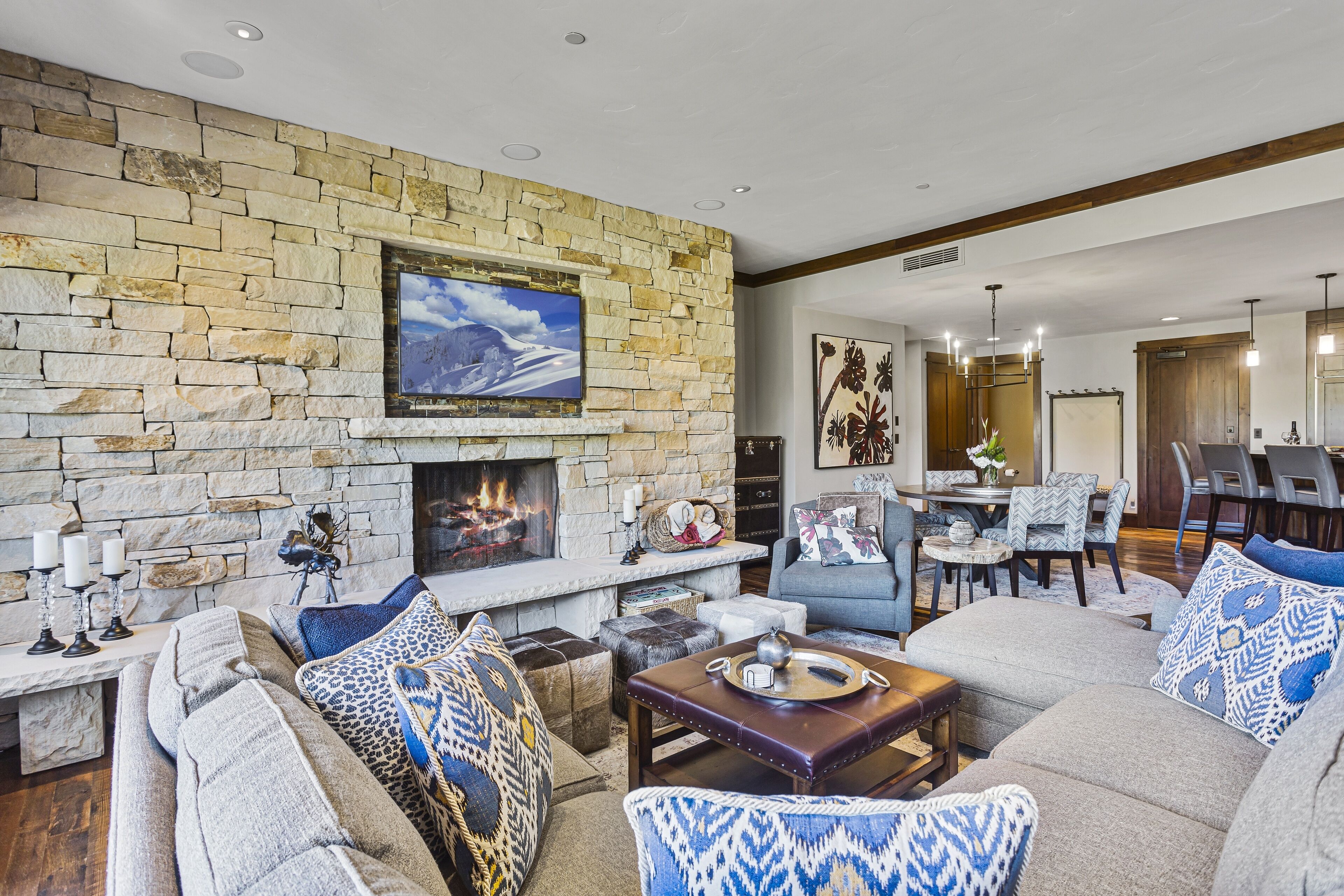 Apartamento, 3 habitaciones | Zona de estar | Una Smart TV, servicios de streaming