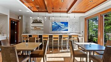 Condo, 4 Bedrooms | Dining