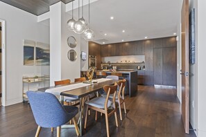 Condo, 2 Bedrooms | Dining