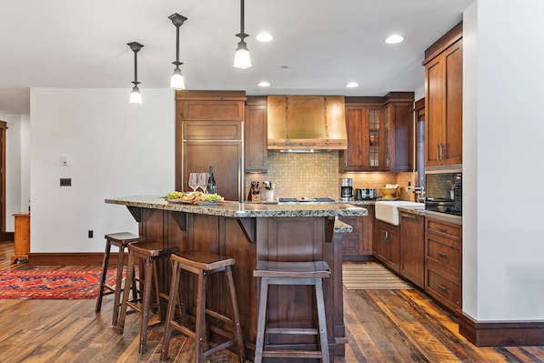 Condo, 3 Bedrooms | Private kitchen