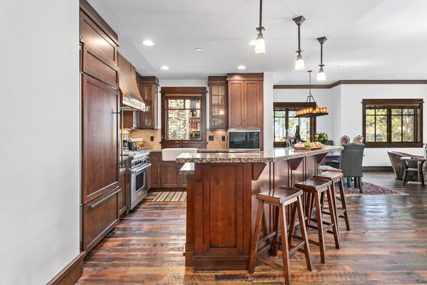 Lägenhet - 3 sovrum | Eget kök | Kylskåp, ugn, kaffe- och tebryggare och brödrost