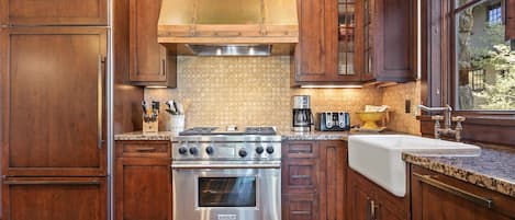 Condo, 3 Bedrooms | Private kitchen