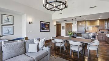 Condo, 2 quartos | Parte interna