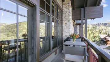 Condo, 2 habitaciones | Restaurante al aire libre