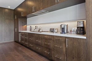 Condo, 3 Bedrooms | Private kitchen