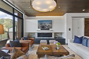 Condo, 3 Bedrooms | Living area
