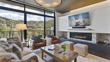 Condo, 3 habitaciones | Área de sala de estar | Smart TV y servicios de streaming