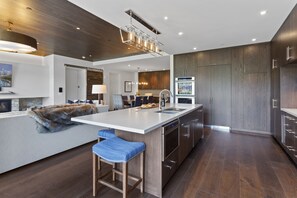 Condo, 3 Bedrooms | Private kitchen