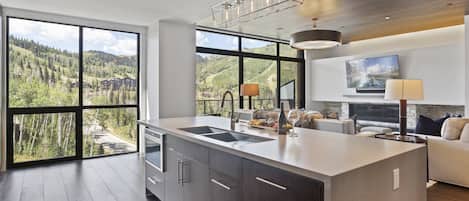 Condo, 3 Bedrooms | Interior