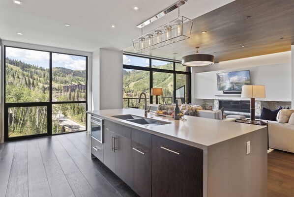 Condo, 3 Bedrooms | Interior