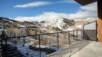 Condo, 3 Bedrooms | Property grounds