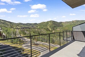 Condo, 3 Bedrooms | Property grounds