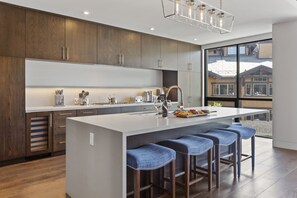 Condo, 3 Bedrooms | Private kitchen