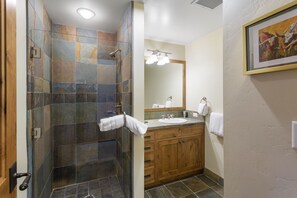 Appartement, 3 slaapkamers | Badkamer | Handdoeken, shampoo