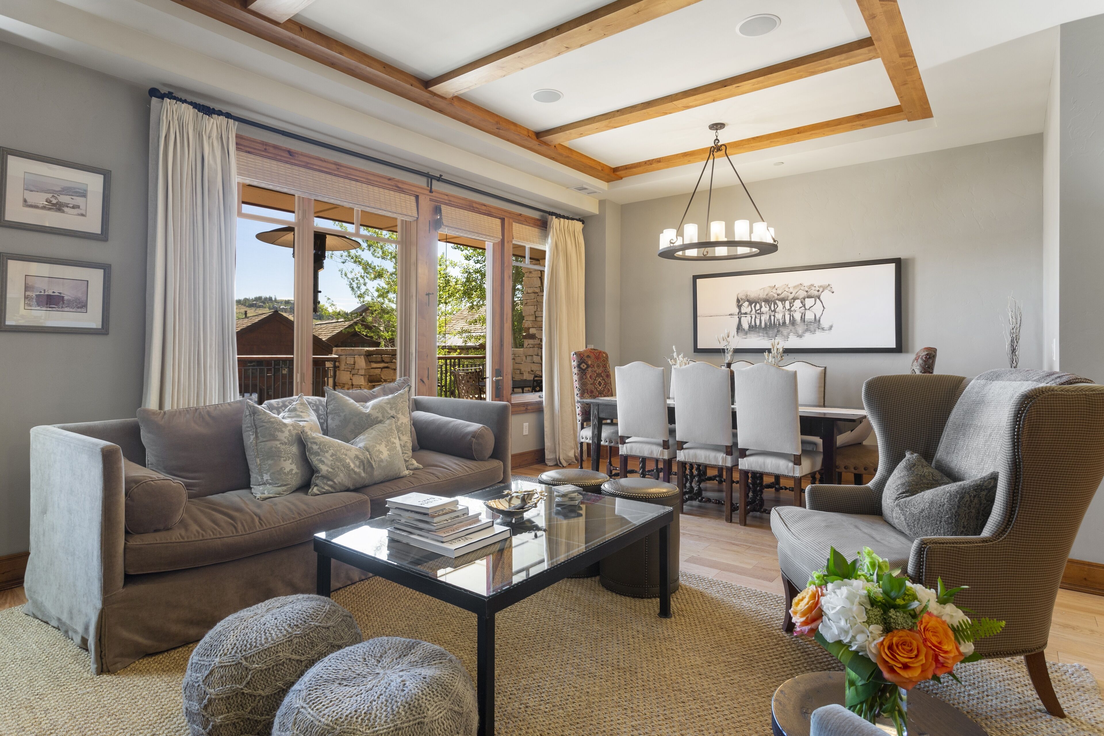 Appart'hôtel, 3 chambres | Coin séjour | TV connectée