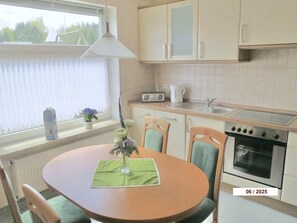 Kühlschrank, Mikrowelle, Ofen, Geschirrspüler