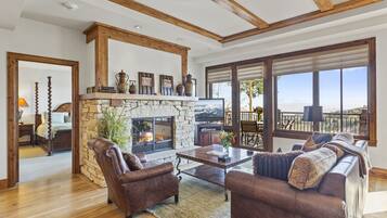 Condo, 2 Bedrooms | Living area | Smart TV