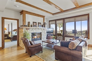 Condo, 2 Bedrooms | Living area