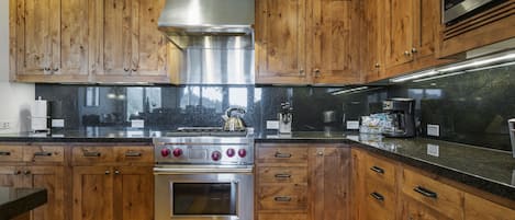 Condo, 2 Bedrooms | Private kitchen | Fridge, oven, coffee/tea maker, toaster