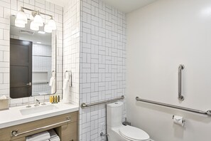 Studio | Badezimmer | Handtücher, Shampoo
