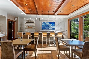 Kondominium, 3 kamar tidur | Tempat makan