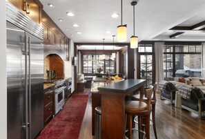 Apartamento, 3 habitaciones | Cocina privada | Frigorífico, horno, cafetera o tetera y tostadora