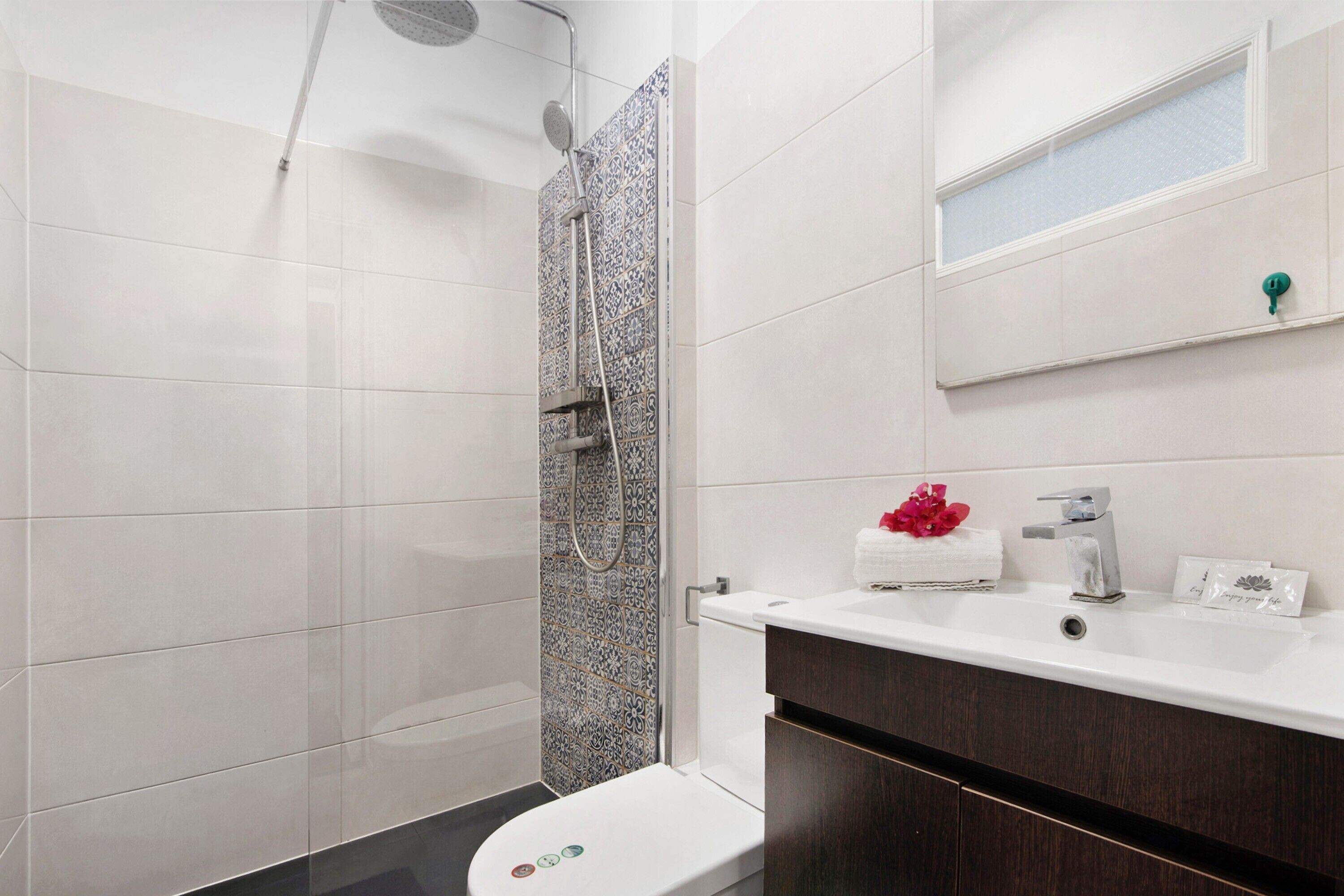 Shower, towels
