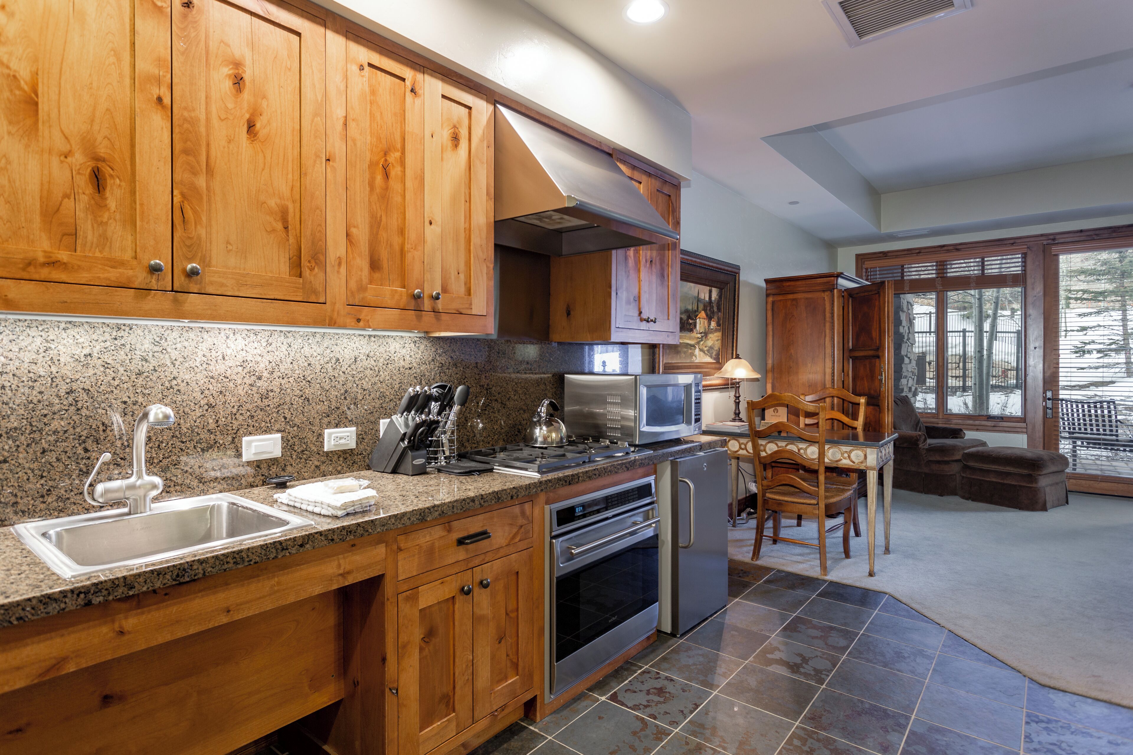 Studio | Private kitchen | Fridge, oven, coffee/tea maker, toaster