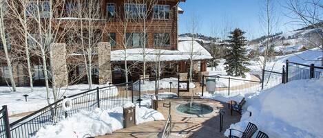 Studio | Outdoor spa tub