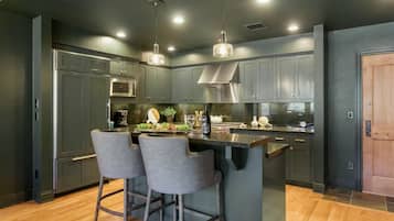 Condo, 2 Bedrooms | Private kitchen | Fridge, oven, coffee/tea maker, toaster