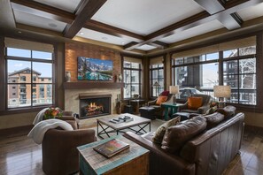 Appart'hôtel, 3 chambres | Coin séjour | TV connectée, services de streaming