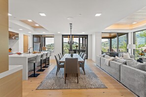 Condo, 3 Bedrooms | Dining