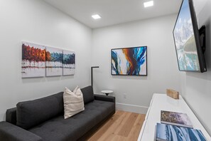 Condo, 3 Bedrooms | Living area