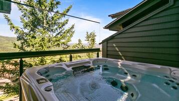 Appartement, 4 slaapkamers | Outdoor spabad