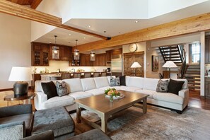 Apartment, 4 Schlafzimmer | Wohnbereich