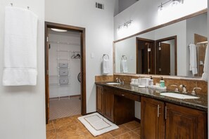 A bathroom with two sinks, a large mirror, and a towel rack. - Stag Lodge at Deer Valley Resort - Three Bedroom Residence with Spa #9 3 Condo (Park City)