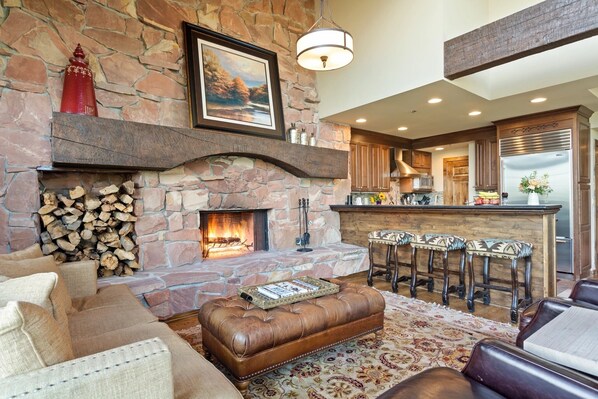 Condo, 3 Bedrooms | Interior