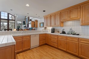 Leilighet, 3 soverom | Eget kjøkken | Kjøleskap, ovn, kaffetrakter/tekoker og brødrister