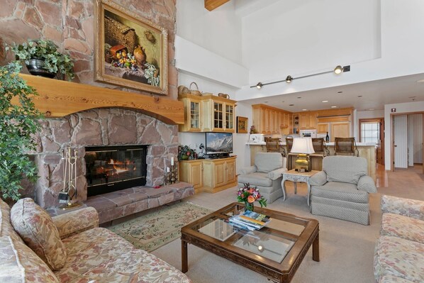 Living area - Stag Lodge at Deer Valley Resort - Three Bedroom Residence with Spa #5 3 Condo (Park City)