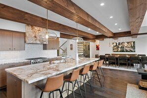 Condo, 3 habitaciones | Restaurantes