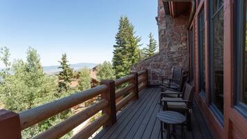 Condo, 3 Bedrooms | Property grounds