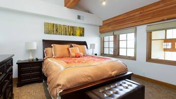 Condo, 3 Bedrooms | 3 bedrooms, iron/ironing board, free WiFi