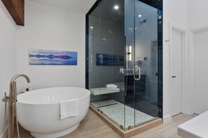 Condo, 3 habitaciones | Baño | Toallas y shampoo