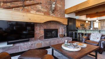 Condo, 3 Bedrooms | Living area | Smart TV