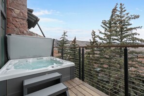 Condo, 3 habitaciones | Tina de hidromasaje al aire libre