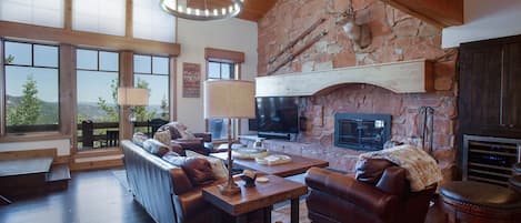 Condo, 3 Bedrooms | Living area | Smart TV