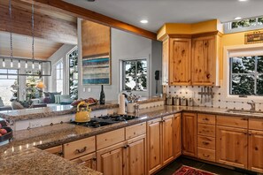 Condo, 3 Bedrooms | Private kitchen