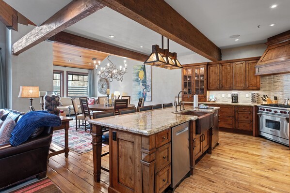 Condo, 4 Bedrooms | Interior